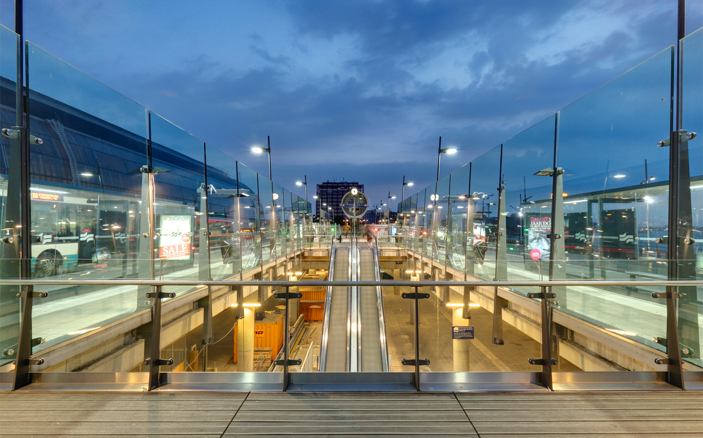 06_FOT_Amsterdam-Centraal_Fotograf-Joern-Hustedt_highres_5496_UBL_Ulrike Brandi Licht Hamburg